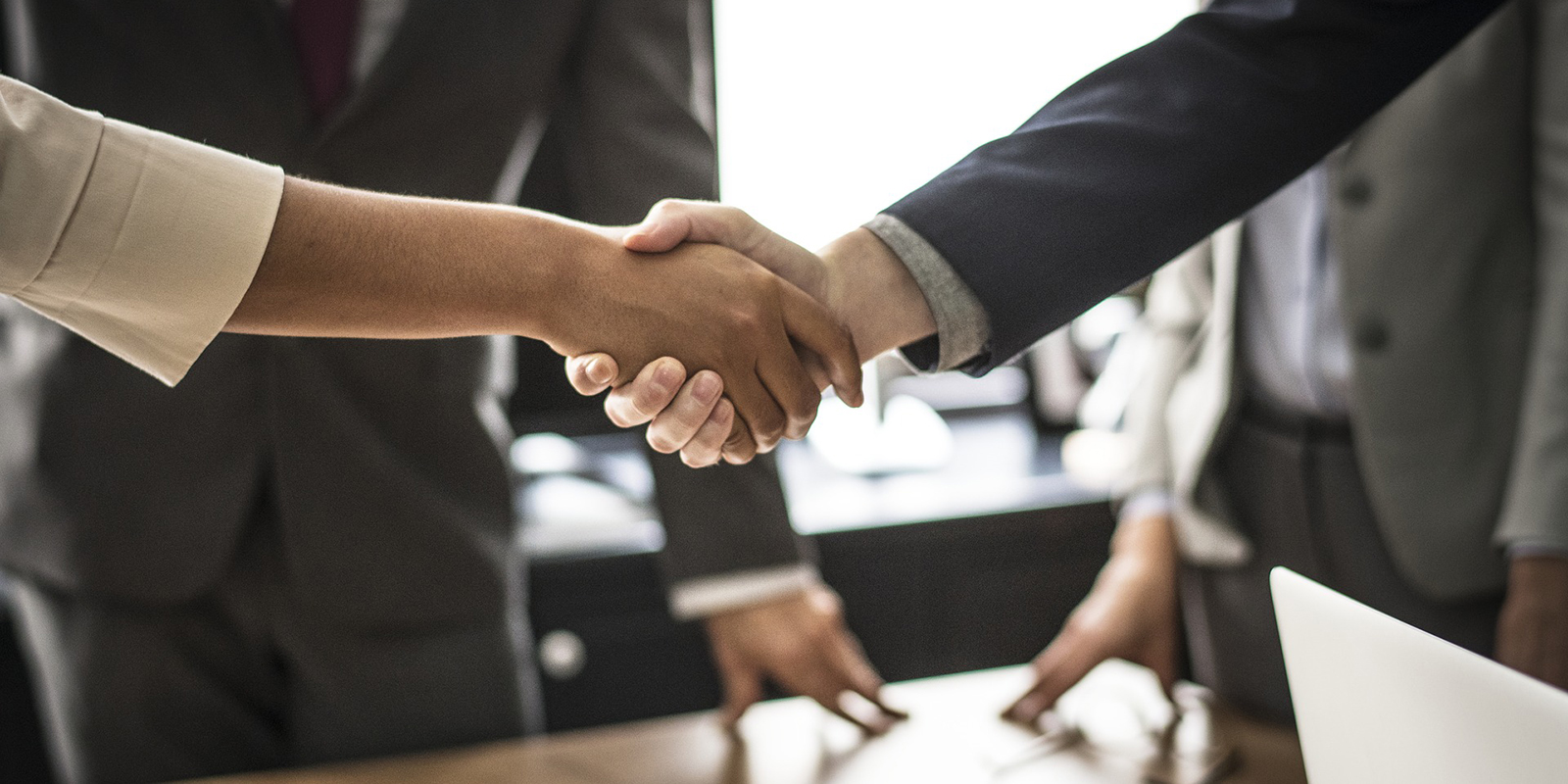 روانشناسی خرید: چه چیزی مشتریان را ترغیب به خرید می‌کند؟