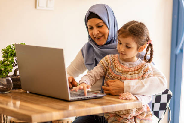 زندگی خانوادگی و کسب‌ و کار اینترنتی